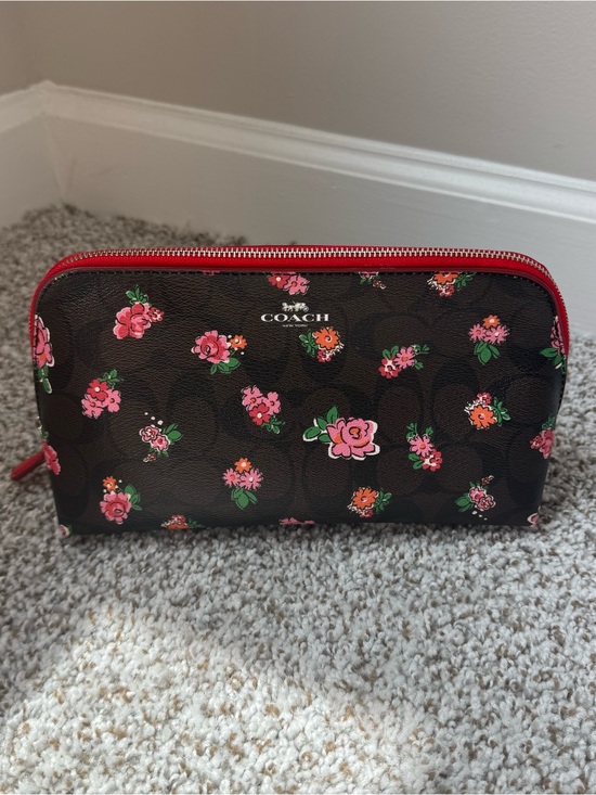 Coach Handbags - Coach Cosmetic Case 22 In Signature Canvas Floral Print F57980